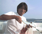 ワカシを釣ったYUKIさん